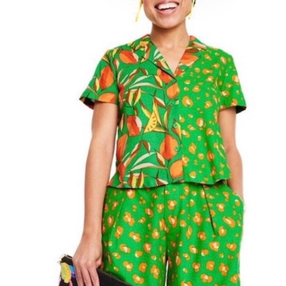 NWT Green Tropical Print Short-Sleeve Button Front Top